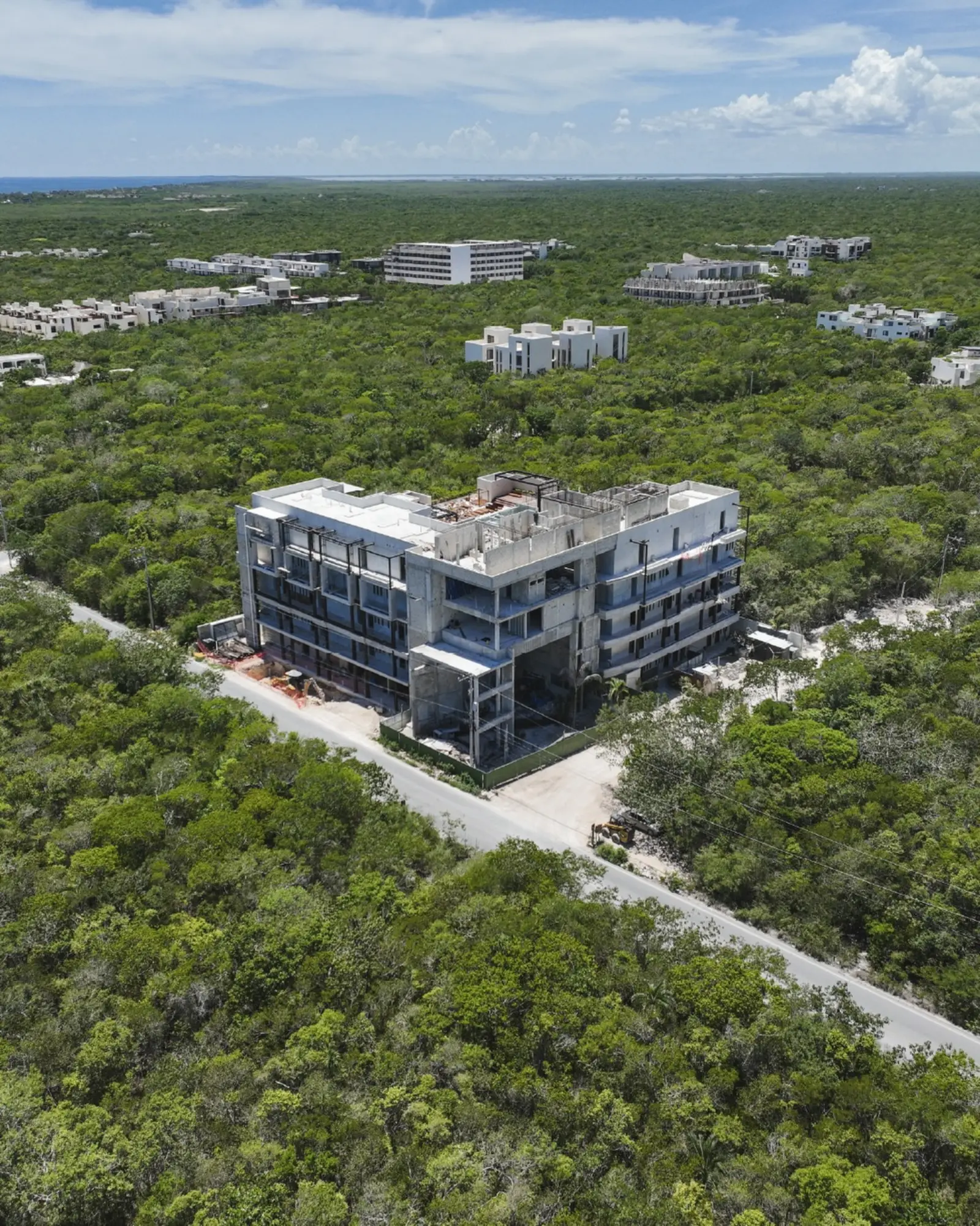 Vista aérea de un desarrollo de GCA4 entre la selva de la Riviera Maya